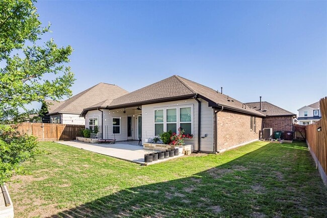 Building Photo - 3808 Sandhill Crane Dr