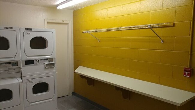 Building Photo - *Newly Refurbished ** First Month Free!