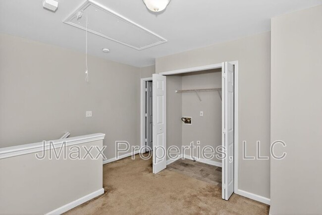 Building Photo - 837 Crestwell Cir