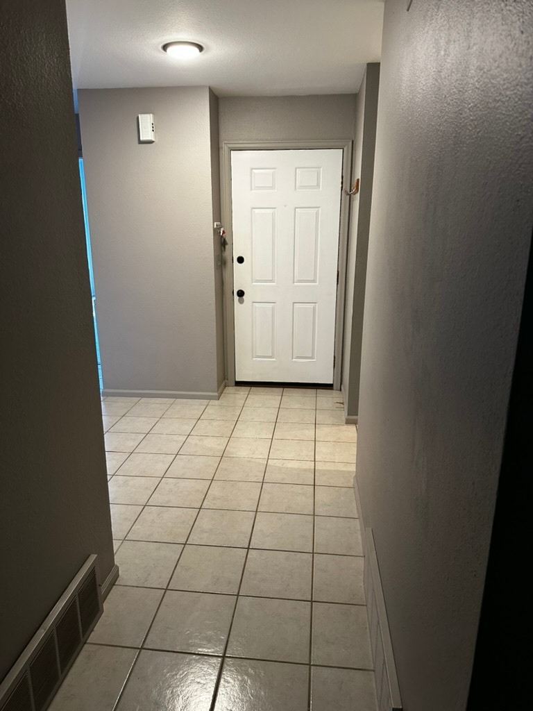 ENTRY FOYER WITH COAT CLOSET - 3260 47th St