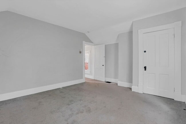 Building Photo - 341 E Markison Ave