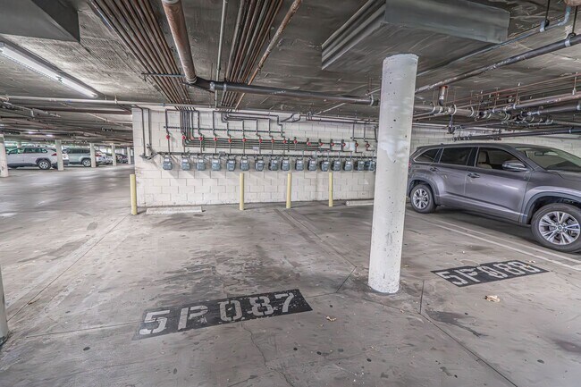 Building Photo - Warner Center 1 Bedroom Condo for Rent in Woodland Hills!