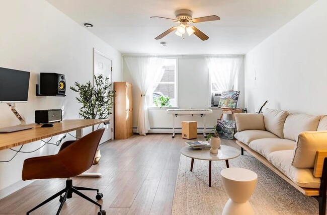 Building Photo - 109 Coles St