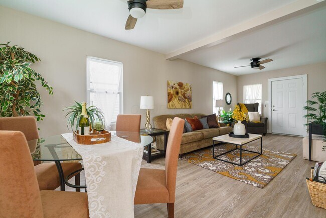 Building Photo - 2220 Sale Rd