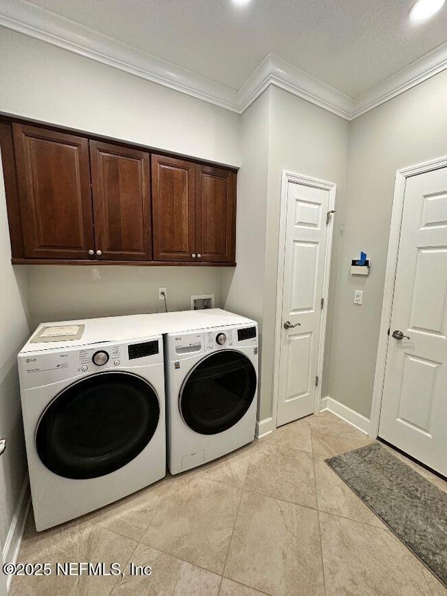 Building Photo - 943 Hazeltine Ct