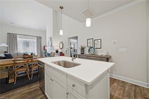 Building Photo - Executive Luxury Living at Colonial Heritage