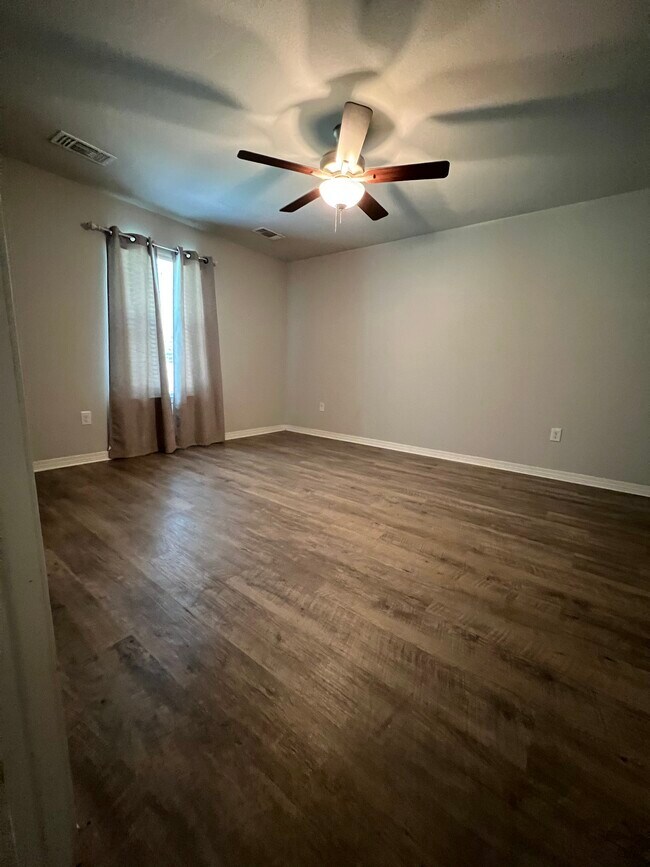 Building Photo - 9945 Kahana St