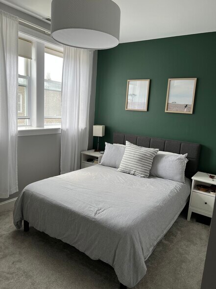 Main Bedroom - 1515 W Cullom Ave