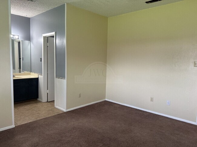Building Photo - 2607 Poage Ave