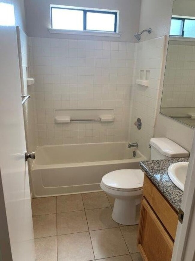 Building Photo - 8228 Bluehaven Ct