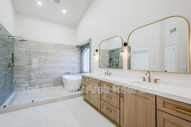 Building Photo - 1531 E Silverwood Dr