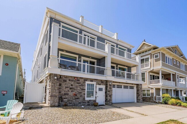 Building Photo - 807 Ocean Ave