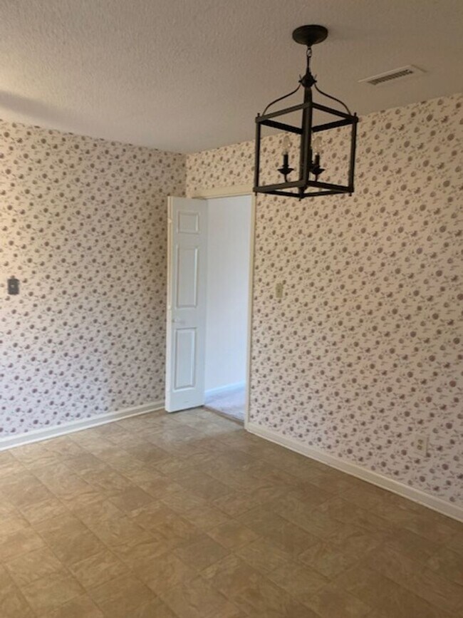 Building Photo - Single Family Home