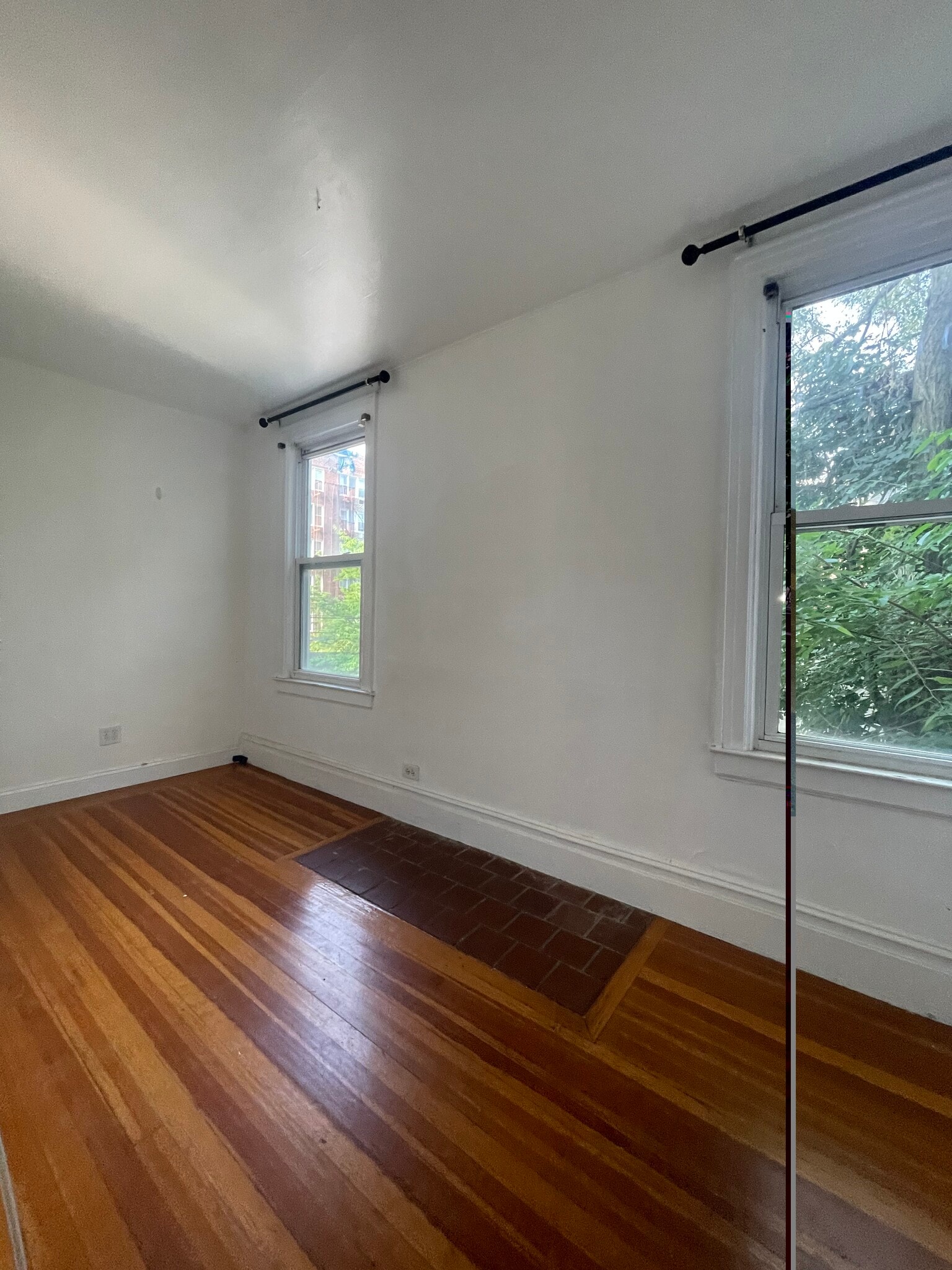Building Photo - 5758 Mosholu Ave
