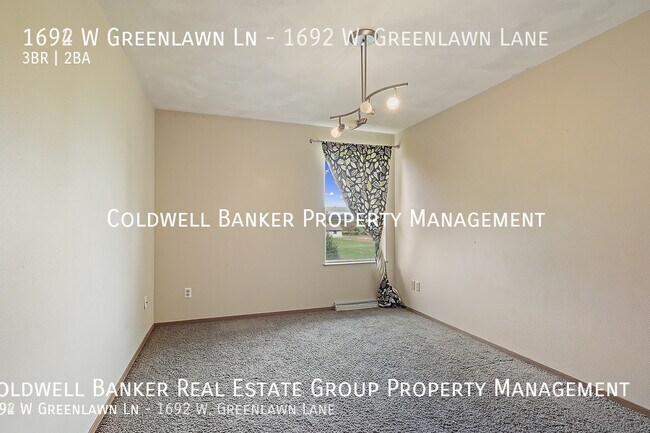 Building Photo - 1692 W Greenlawn Ln