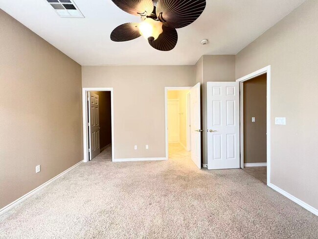 Building Photo - Welcome to the gorgeous home in Rhode Ranch
