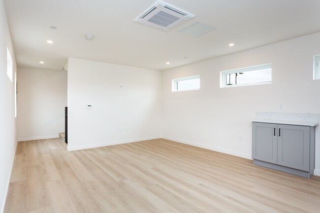 Building Photo - 4621 Idaho St