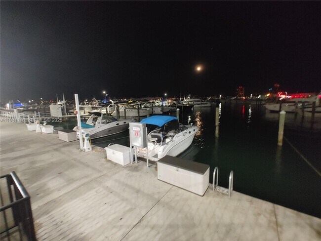 Building Photo - 555 NE 15th St