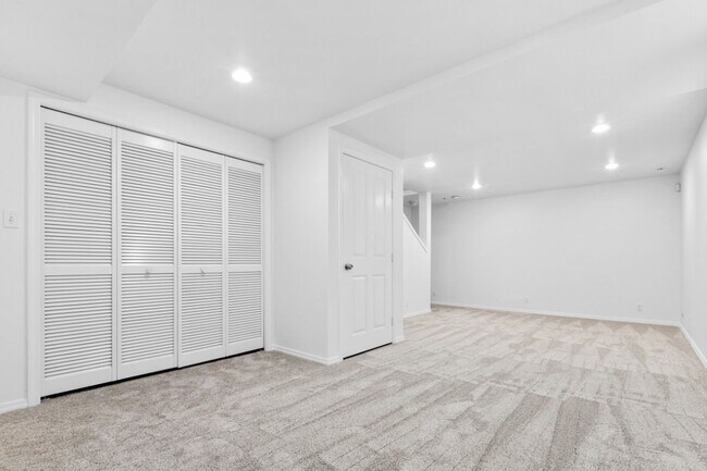 Building Photo - 3633 22nd Ave W