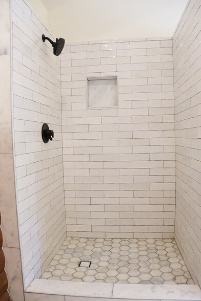 Master Bathroom Shower - 373 Loftyhill Dr