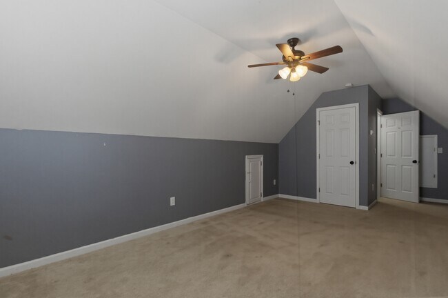 Building Photo - 127 Bermuda View