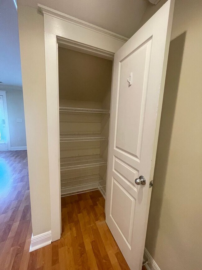 Building Photo - 17-1728 J&amp;S