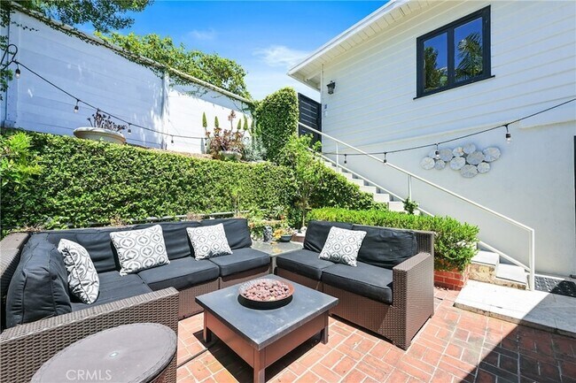 Building Photo - 875 Coast View Dr