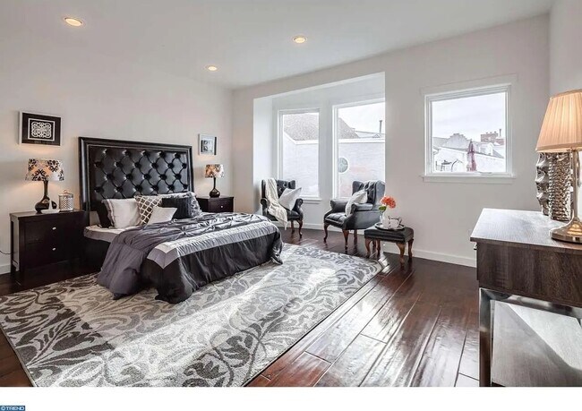 Building Photo - Stunning Modern Townhome in the Heart of Northern Liberties