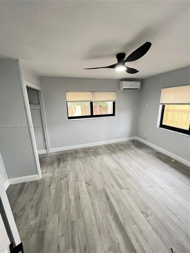 Building Photo - 883 NE 39th St