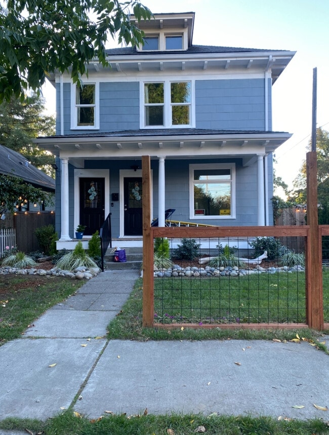 Building Photo - 802 S Trafton St