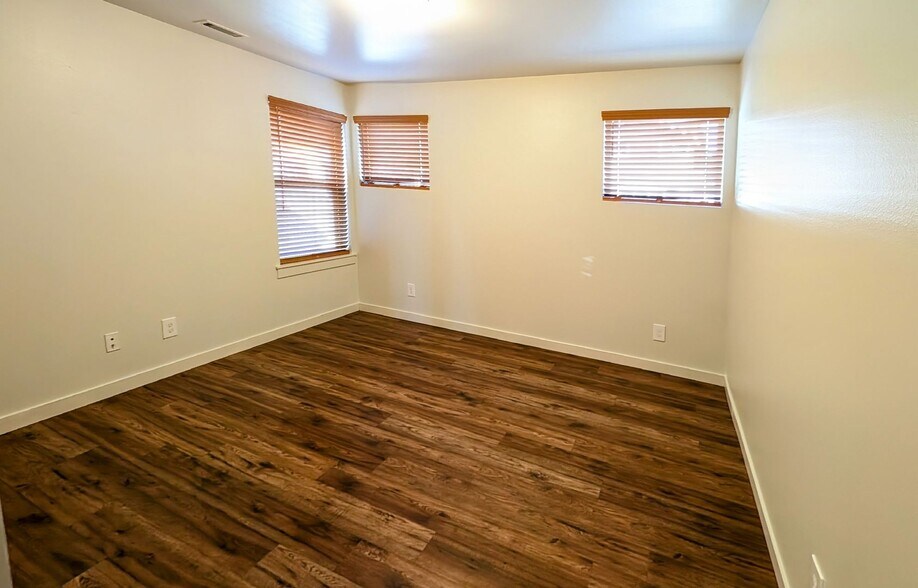 Building Photo - 625 Covington Ave