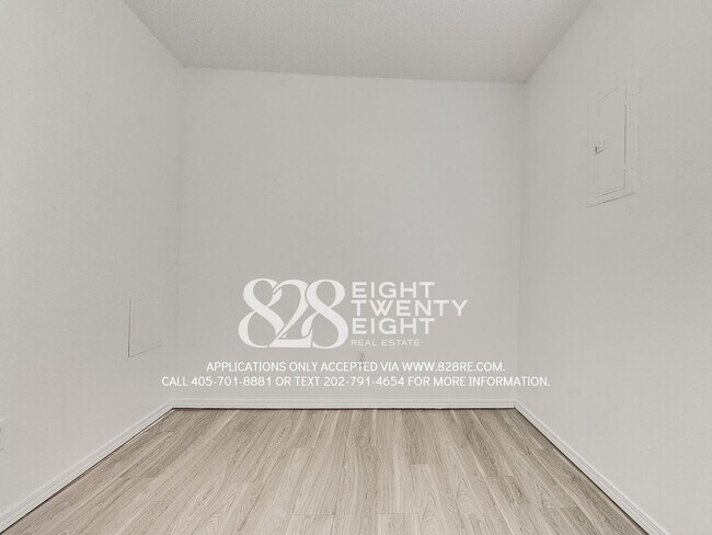 Building Photo - AVAILABLE NOW! 2 bed/1 bath Apartment at W...