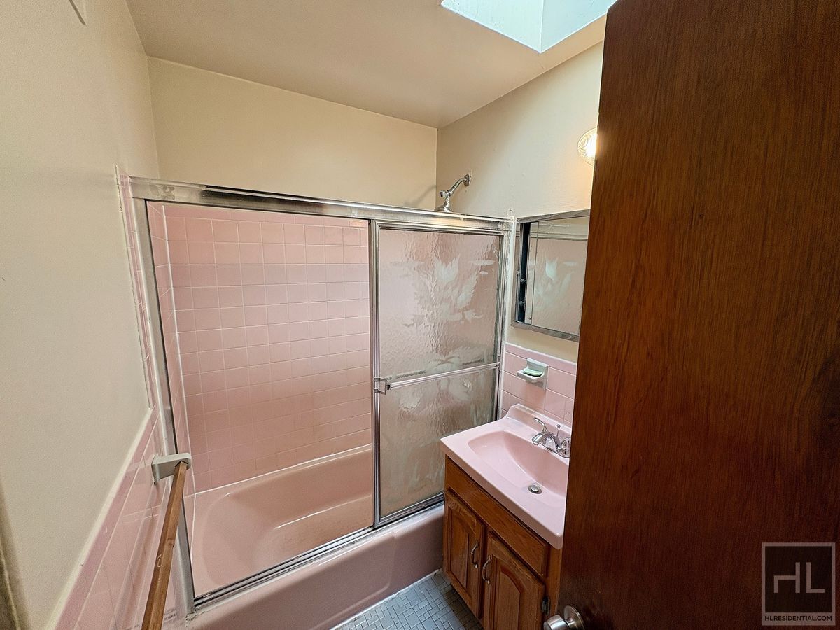 Building Photo - METCALF AVENUE, BRONX