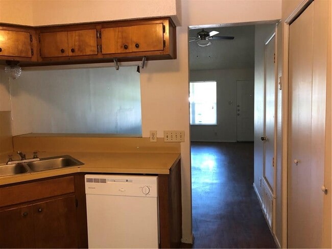 Building Photo - 2211 E Stassney Ln