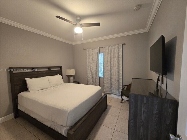 Building Photo - 208 SW 15th Pl