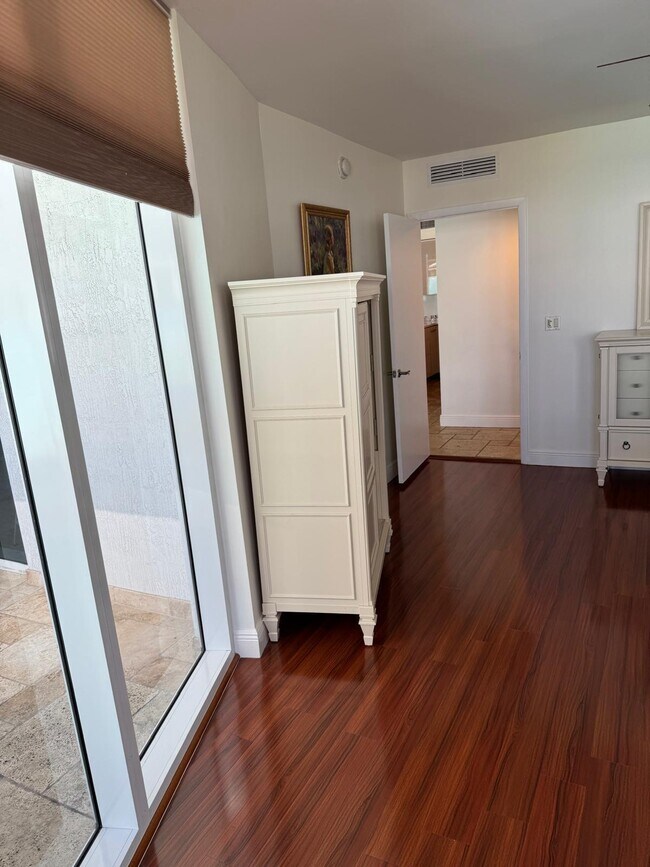 Building Photo - 1800 S Ocean Dr