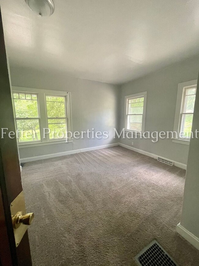 Building Photo - Spacious & Newly Renovated!!!