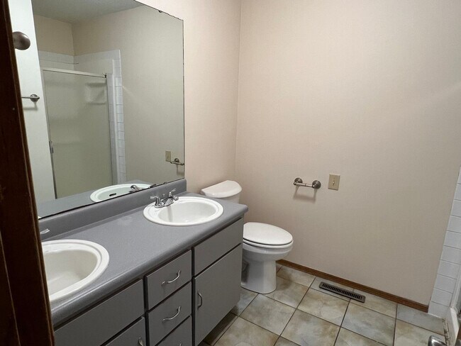 Building Photo - South Springfield Rental