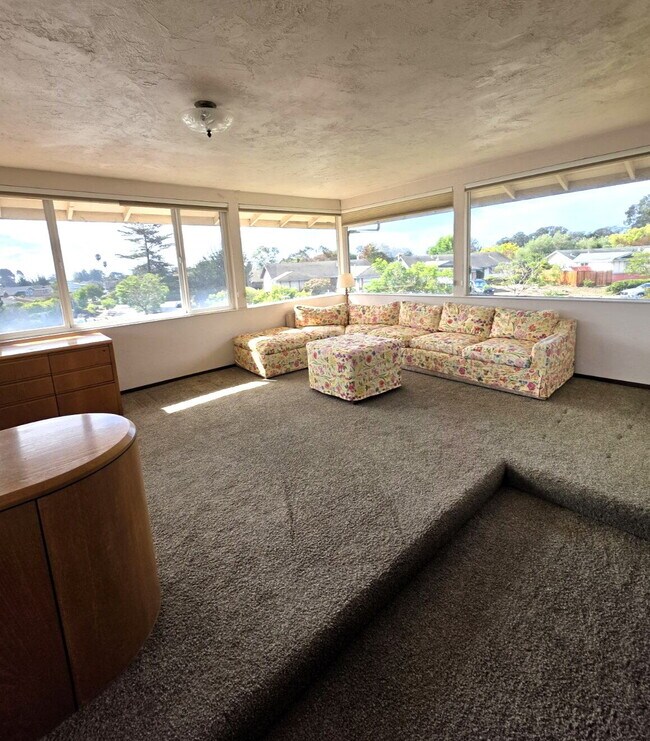 Building Photo - SUPER Spacious Westside Santa Cruz Home wi...