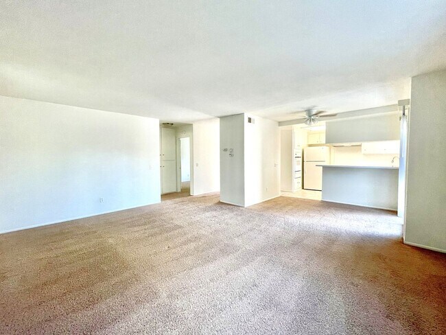 Building Photo - Spacious One Bedroom Apartment Near Vista Village!