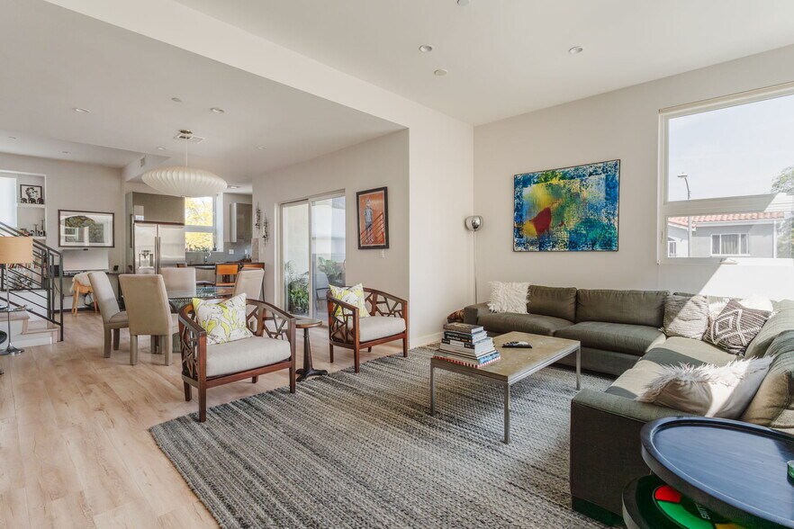 Building Photo - 6072 Pickford St