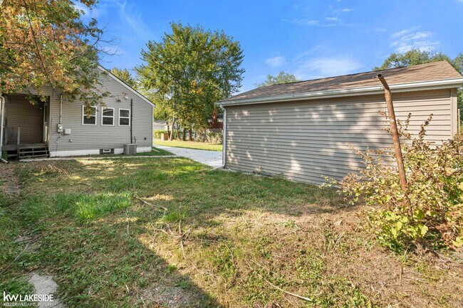Building Photo - 8281 Meadow Ave