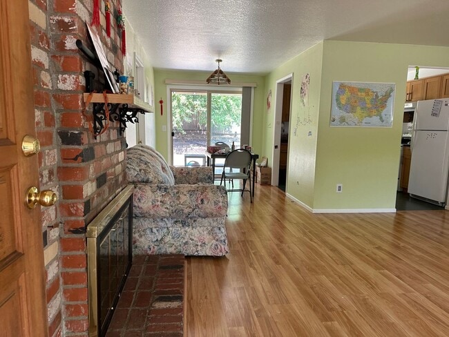Building Photo - single level 3 bedroom house, Timberhill n...