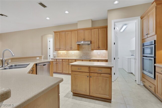 Building Photo - 12500 Fairmont Dr