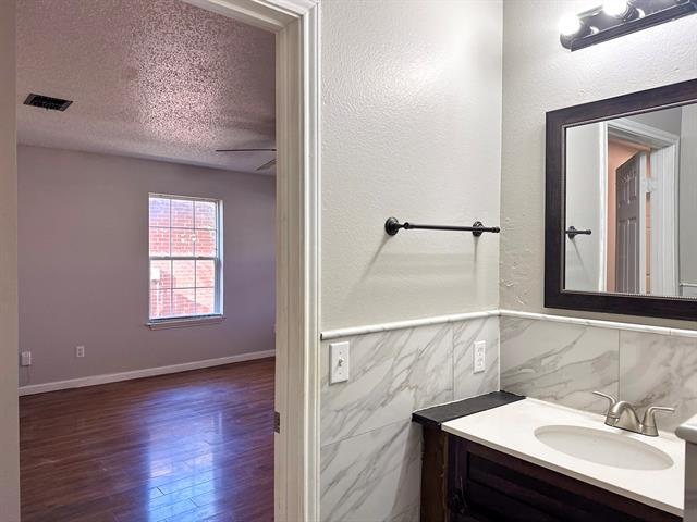 Building Photo - 2460 Chinkapin Way