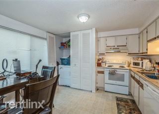 Building Photo - 4922 Silver Oaks Village