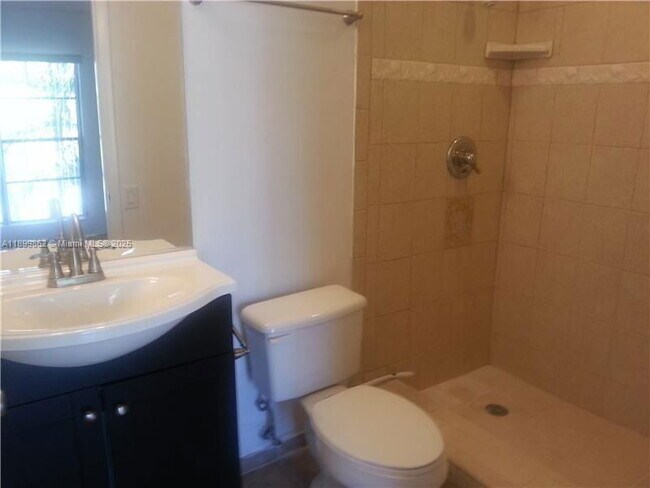 Building Photo - 6924 SW 114th Pl