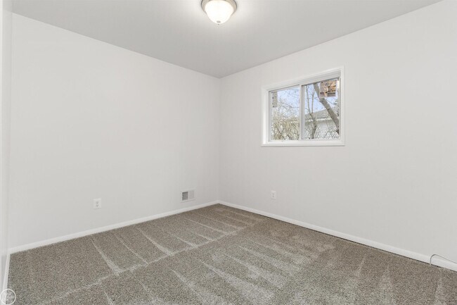 Building Photo - 946 Fairview Ave