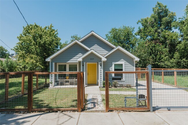 Primary Photo - 3205 Rosalie St