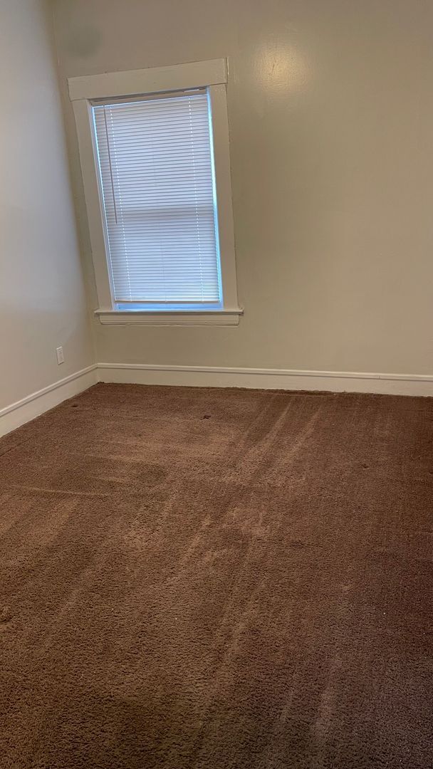 Building Photo - Completely remodeled 2 bedroom apartment n...